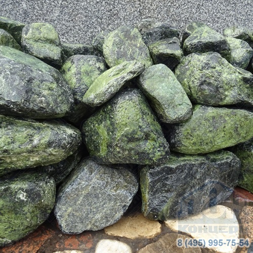 Бутовый камень змеевик темно-зеленый галтованный состаренный (Антик)