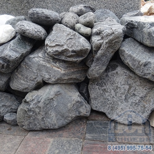 Бутовый камень кварцит черный галтованный состаренный (Антик)