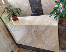 Облицовка стойки ресепшн из мрамора Дайна Ориентале